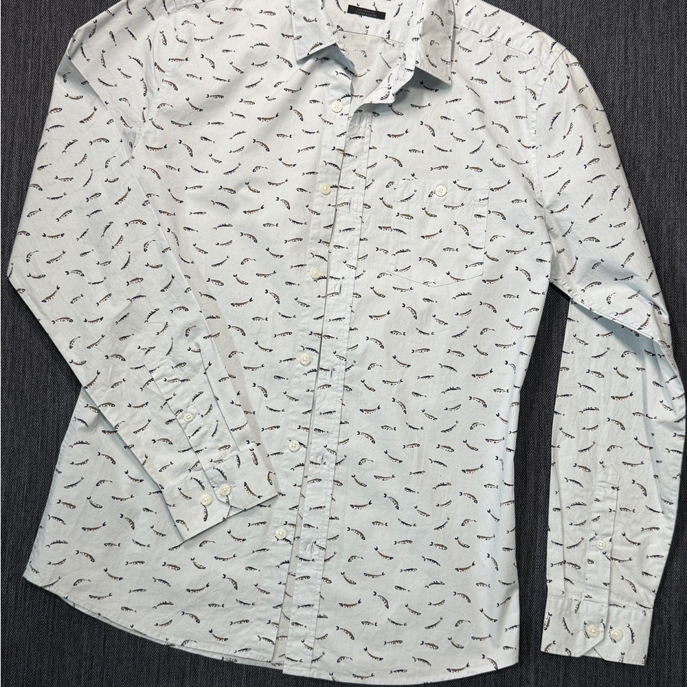 RW&CO. Light Blue Long-Sleeve Button-Down Shirt with Small Fish Print